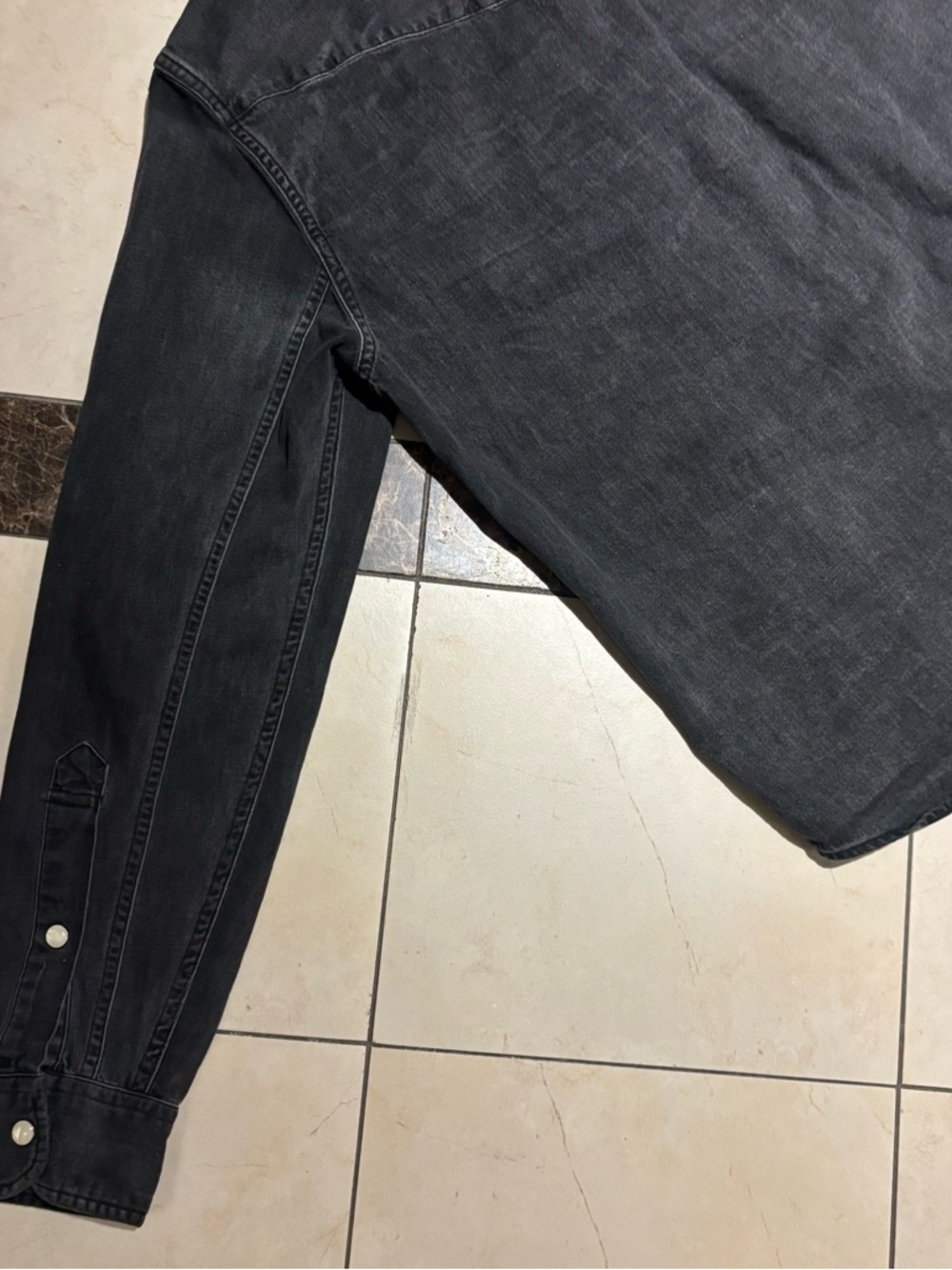 Abercrombie & Fitch Women’s Black Washed Denim Classic Button-Down - Picture 5 of 6